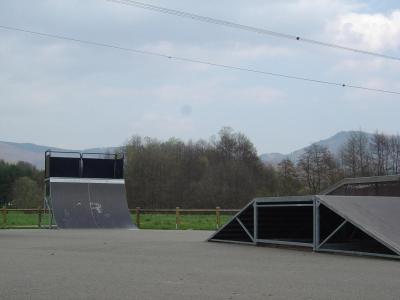 il &eacute; tro bon se skate park